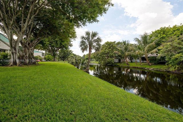 2075 NW 46th Avenue I201, Lauderhill, FL 33313