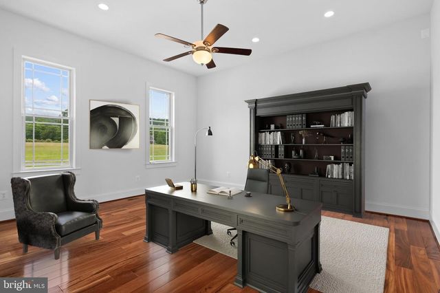 37016 LONGMOOR FARM LN, Hillsboro, VA 20132