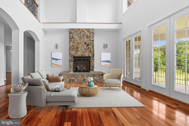 37016 LONGMOOR FARM LN, Hillsboro, VA 20132