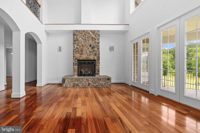 37016 LONGMOOR FARM LN, Hillsboro, VA 20132