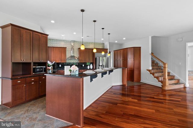 37016 LONGMOOR FARM LN, Hillsboro, VA 20132