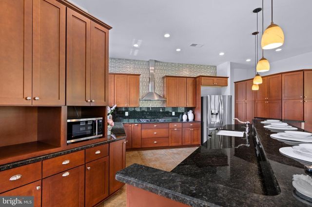 37016 LONGMOOR FARM LN, Hillsboro, VA 20132