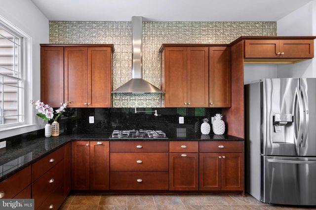 37016 LONGMOOR FARM LN, Hillsboro, VA 20132