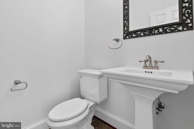 37016 LONGMOOR FARM LN, Hillsboro, VA 20132