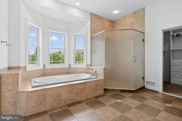 37016 LONGMOOR FARM LN, Hillsboro, VA 20132