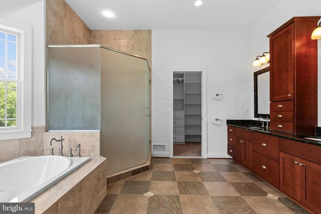 37016 LONGMOOR FARM LN, Hillsboro, VA 20132