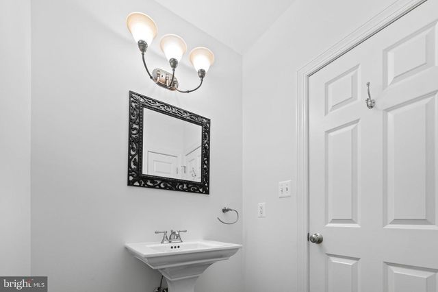 37016 LONGMOOR FARM LN, Hillsboro, VA 20132