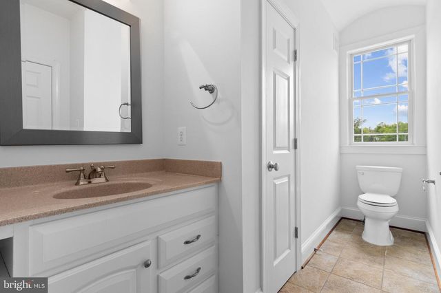 37016 LONGMOOR FARM LN, Hillsboro, VA 20132