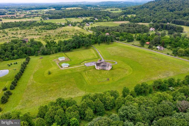 37016 LONGMOOR FARM LN, Hillsboro, VA 20132