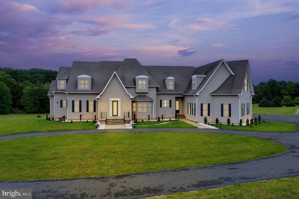 37016 LONGMOOR FARM LN, Hillsboro, VA 20132