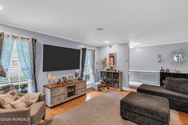 6 Twyford Lane, Manchester, NJ 08759