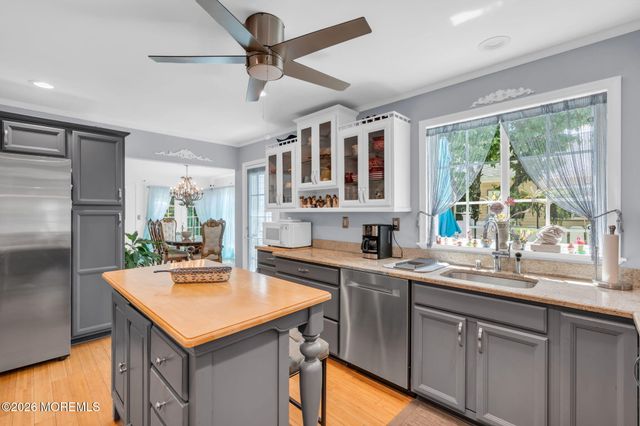 6 Twyford Lane, Manchester, NJ 08759