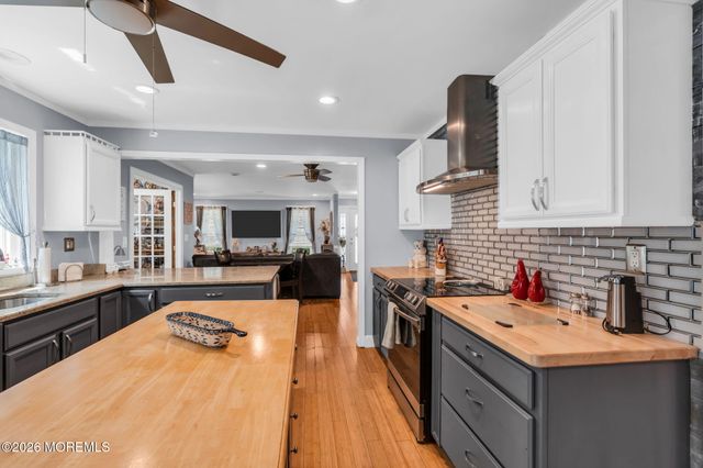 6 Twyford Lane, Manchester, NJ 08759