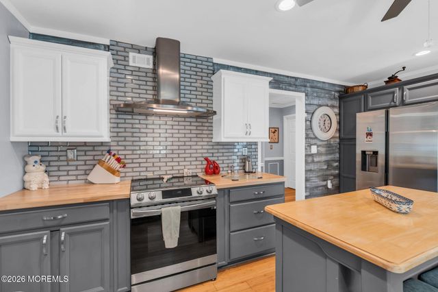 6 Twyford Lane, Manchester, NJ 08759
