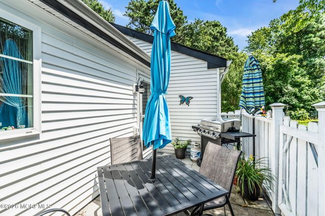 6 Twyford Lane, Manchester, NJ 08759