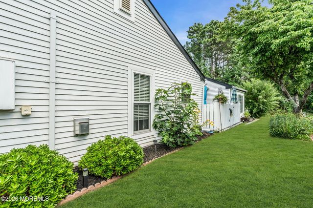 6 Twyford Lane, Manchester, NJ 08759