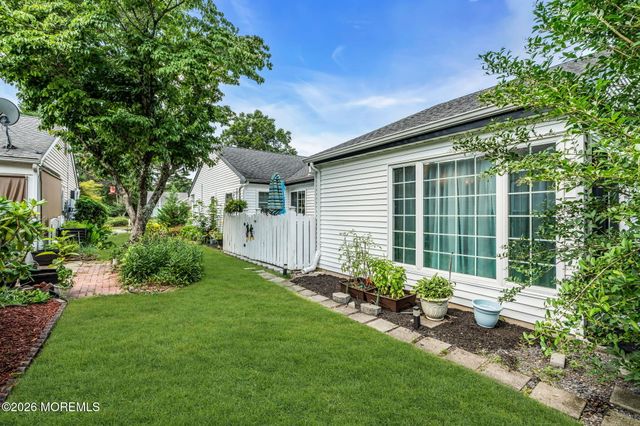 6 Twyford Lane, Manchester, NJ 08759