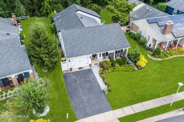 6 Twyford Lane, Manchester, NJ 08759