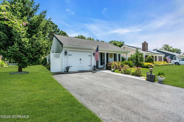 6 Twyford Lane, Manchester, NJ 08759
