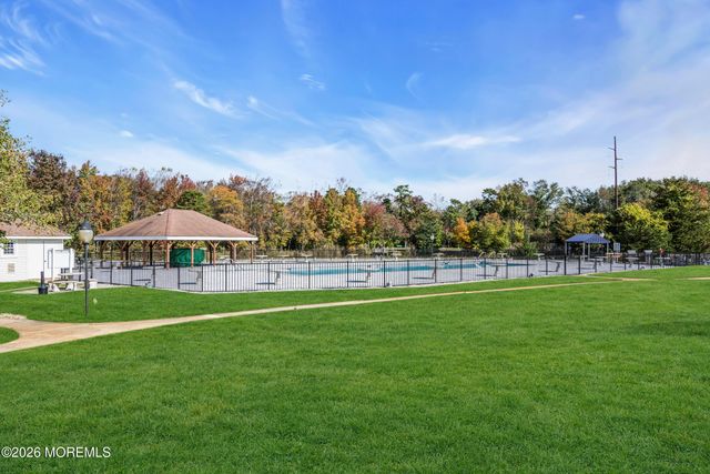 6 Twyford Lane, Manchester, NJ 08759