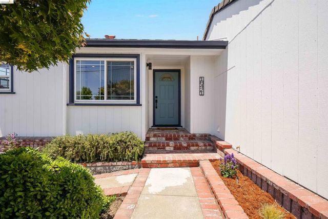 18421 Magee Way, Castro Valley, CA 94546