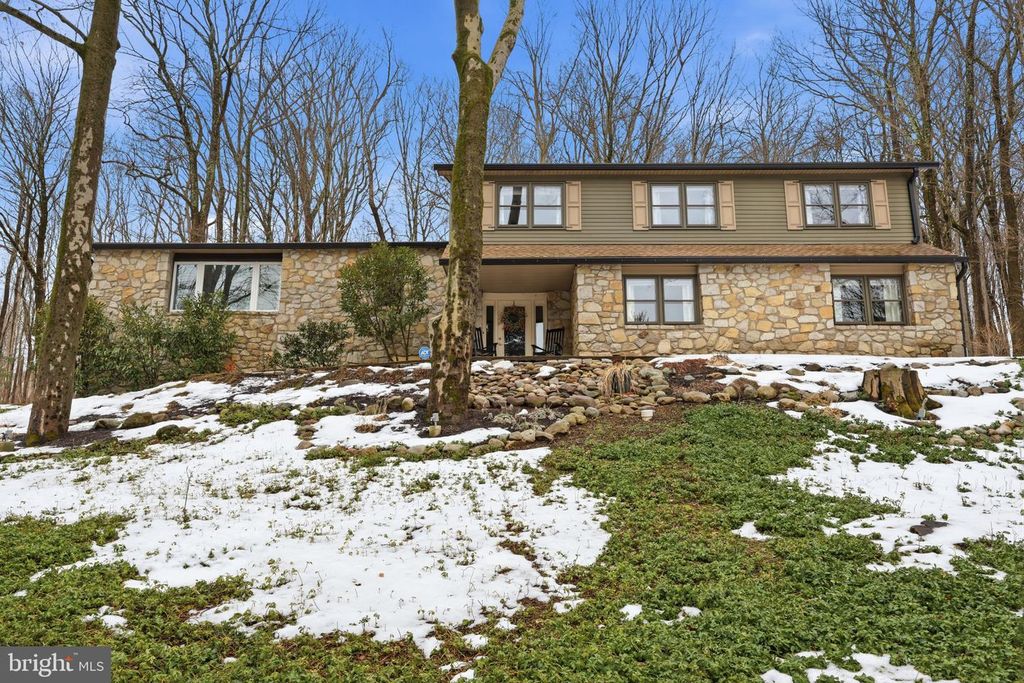 Image 1 of property listing at 3066 CLOVERLY DR, Furlong, PA 18925