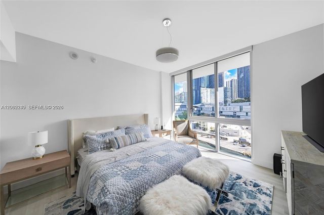 92 SW 3rd St 902, Miami, FL 33130