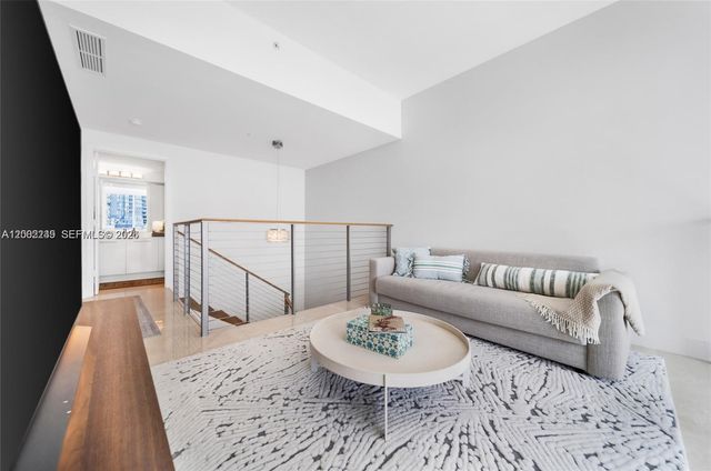 92 SW 3rd St 902, Miami, FL 33130