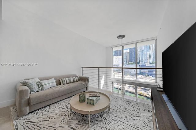 92 SW 3rd St 902, Miami, FL 33130