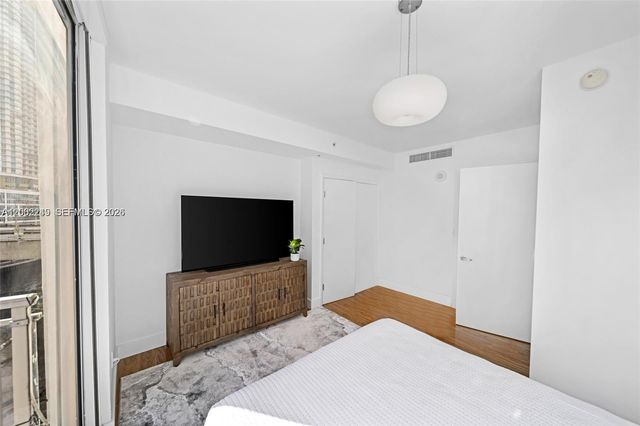 92 SW 3rd St 902, Miami, FL 33130