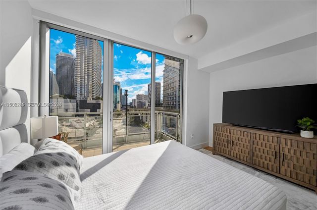 92 SW 3rd St 902, Miami, FL 33130