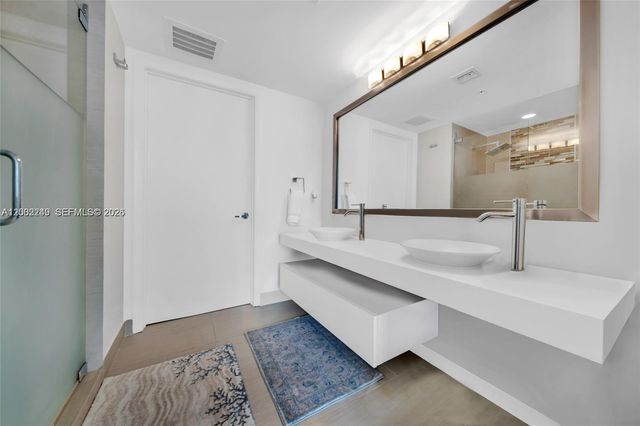 92 SW 3rd St 902, Miami, FL 33130