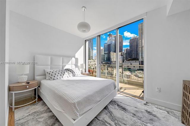 92 SW 3rd St 902, Miami, FL 33130