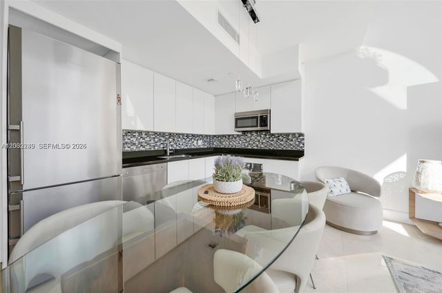 92 SW 3rd St 902, Miami, FL 33130