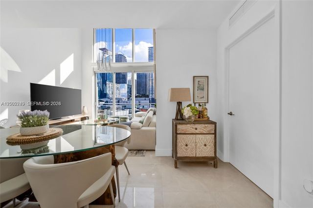 92 SW 3rd St 902, Miami, FL 33130