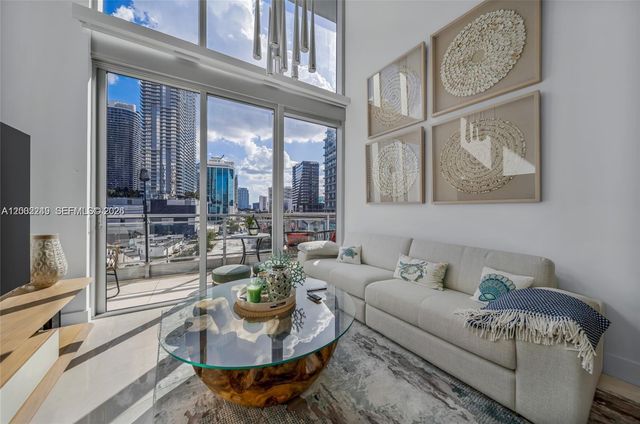 92 SW 3rd St 902, Miami, FL 33130