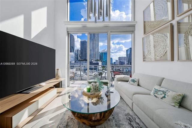 92 SW 3rd St 902, Miami, FL 33130