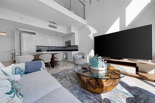 92 SW 3rd St 902, Miami, FL 33130