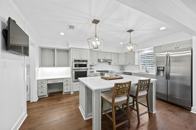 1304 Quaker Ridge DR, Austin, TX 78746