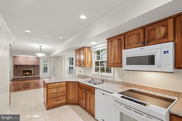 6570 ROCKLAND DR, Clifton, VA 20124