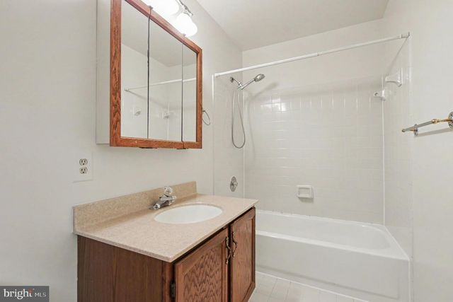 6570 ROCKLAND DR, Clifton, VA 20124