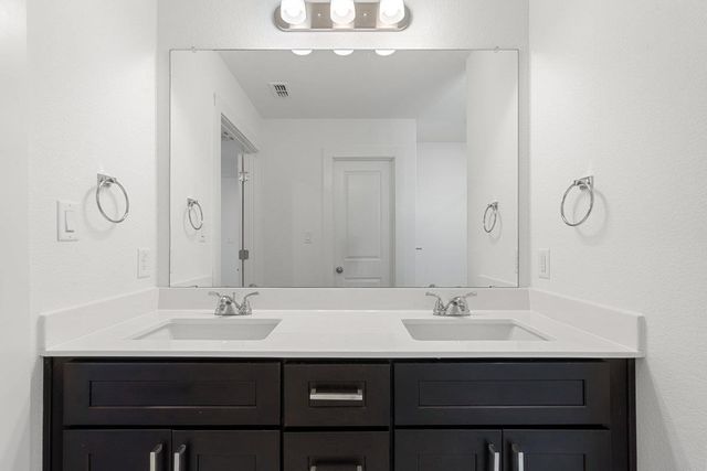 188 Tenny LN, Kyle, TX 78640