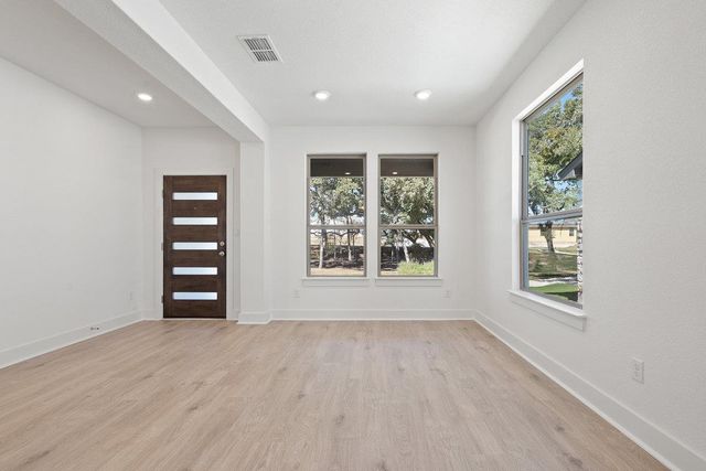 188 Tenny LN, Kyle, TX 78640