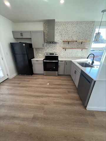 115 W Ila ST, Elgin, TX 78621