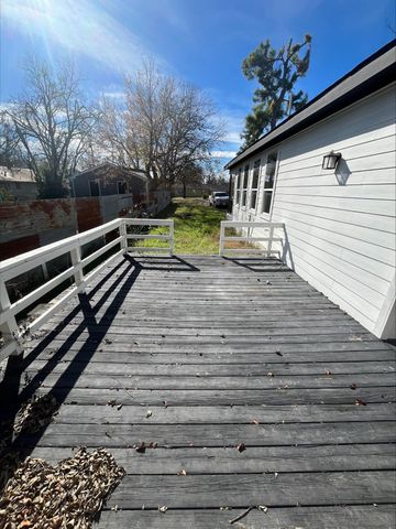 115 W Ila ST, Elgin, TX 78621