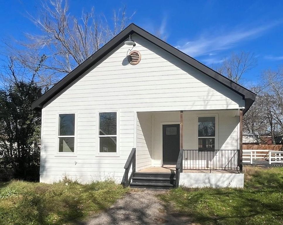 115 W Ila ST, Elgin, TX 78621