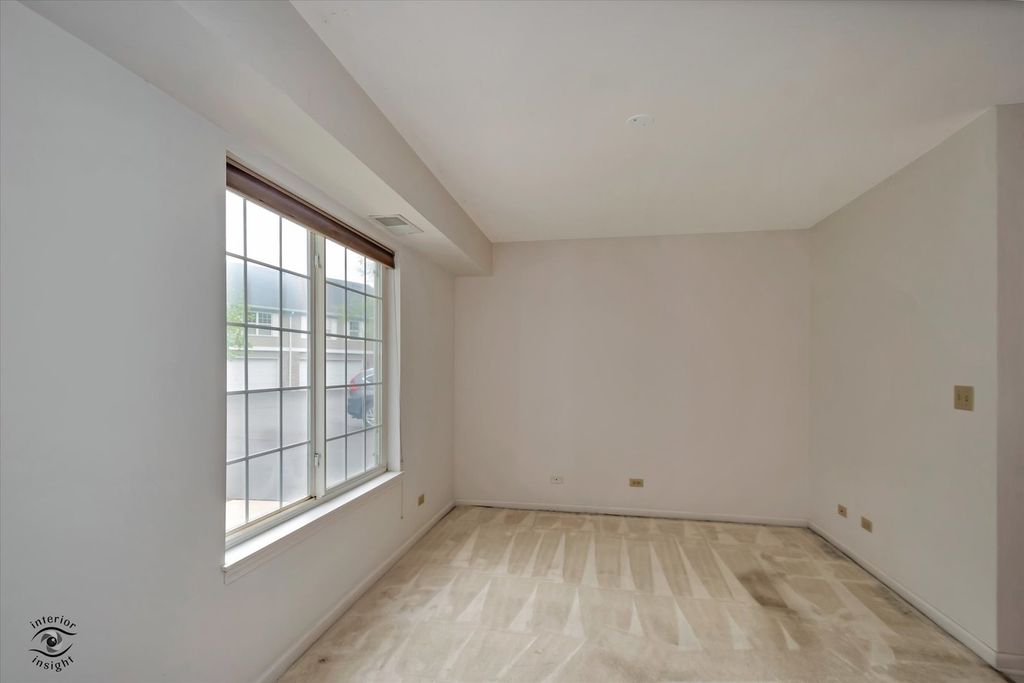 Image 13 of property listing at 13917 S Cambridge Circle, Plainfield, IL 60544