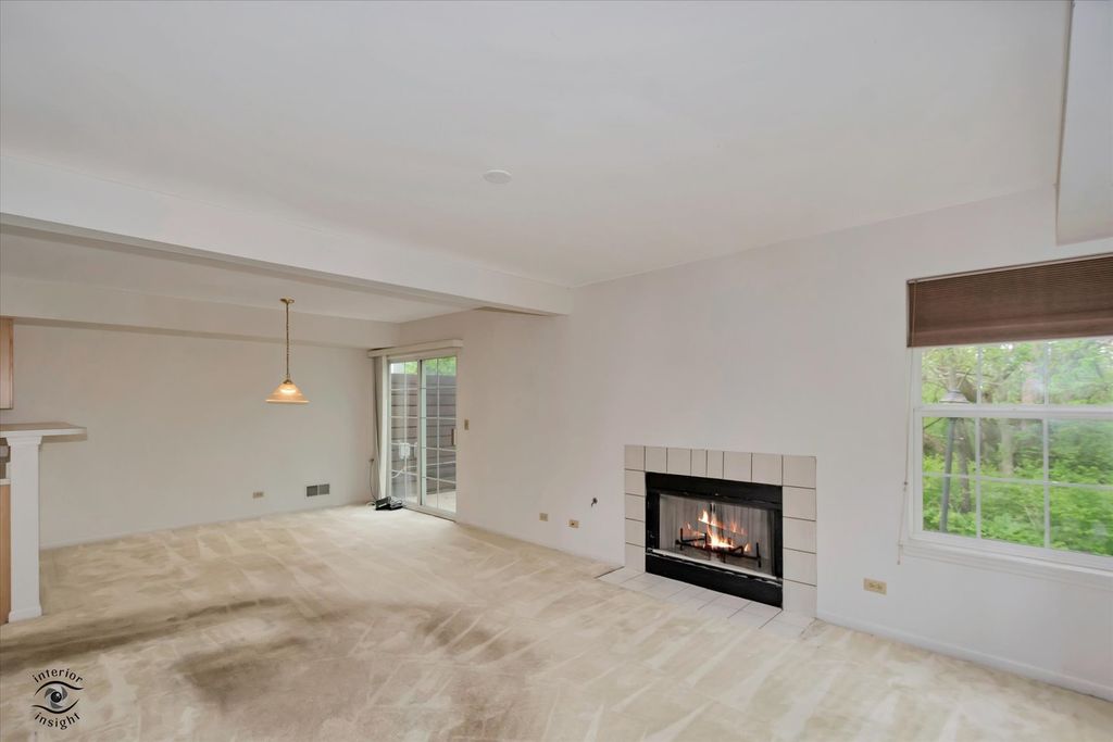Image 7 of property listing at 13917 S Cambridge Circle, Plainfield, IL 60544