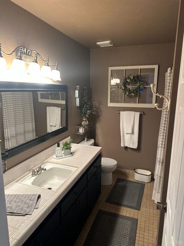 1212 Myrtle Court, Lemoore, CA 93245