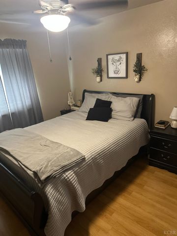 1212 Myrtle Court, Lemoore, CA 93245
